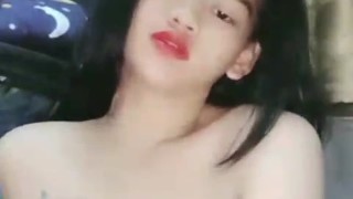 Mamih Wekwek Toket Busui Remas-Remes Keluar Asi-