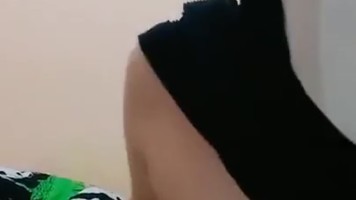 Bokep Indo Siswi Jilbab Masih Unyu-Unyu Bugil Ebot Guling