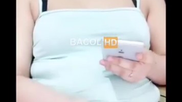 Bokep Indo Crot-Dimuka Show Elus-elus Memek Tembem