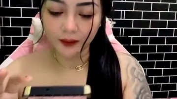 Semok Montok Berkumis Sarah Dinara Kenalin Nih!