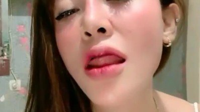 Bokep Indo BeeFlo Cantik Toge Live Basah Menggoda