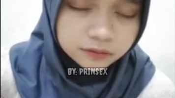 Bokep Jilbab – VCS Cewek Jilbab Biru Toge Spill Uting Coklat Livu