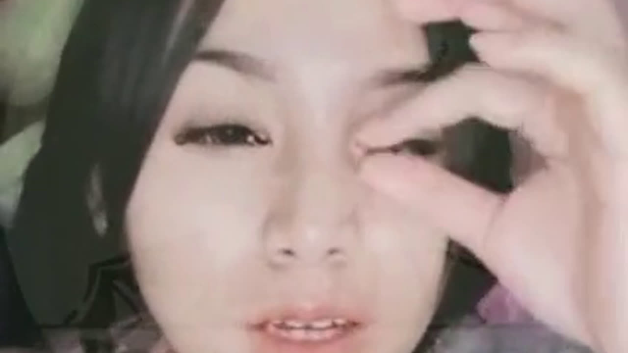 Laura cantik bugil seksi hot