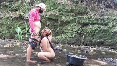 Ngewe Istri Abis Nyuci Baju Di Sungai