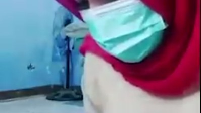 Jilbab Merah Remas Toket Live